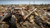 Smithville-EF5-vehicle-damage.JPG
